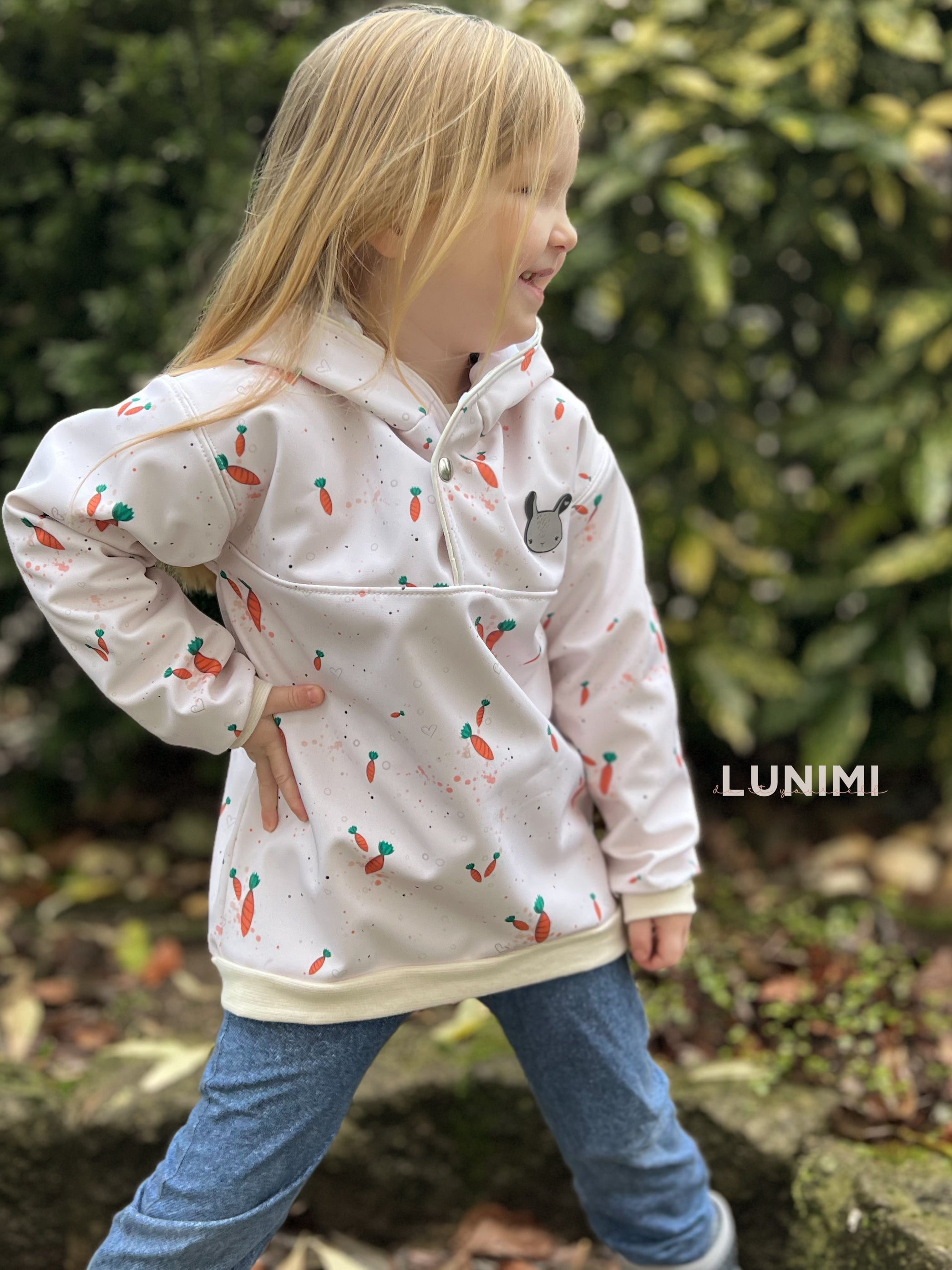 Love carrots in the heart Eigenproduktion beige